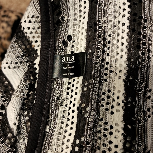 Ladies Large a.n.a Swimsuit Coverup - Picture 3 of 3